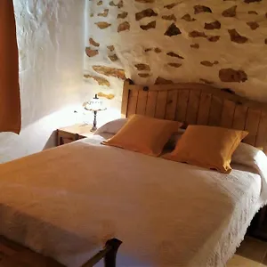 https://casa-antigua-en-el-centro-de-fuerteventura.in-canary-islands.com