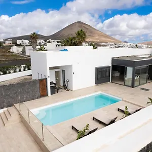 https://villa-serenity-1.in-canary-islands.com